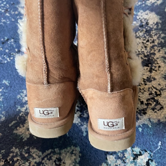 Ugg’s with buttons - Picture 3 of 3